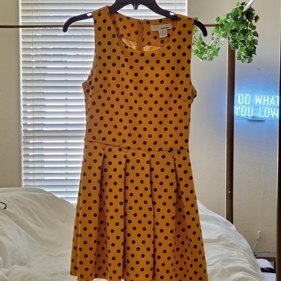 CUTE modern dress - Picture 1 of 5